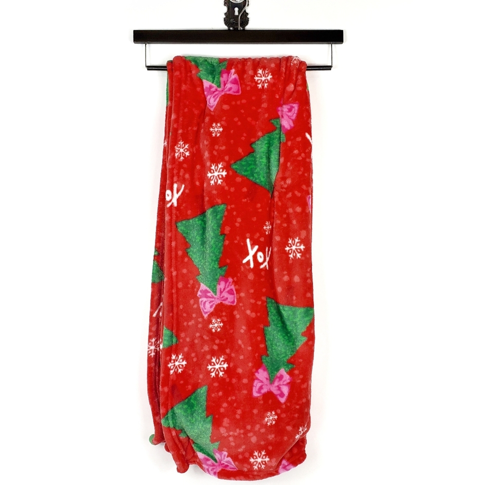 BETSEY JOHNSON Holiday Plush Fleece Throw Blanket - Picture 5 of 7